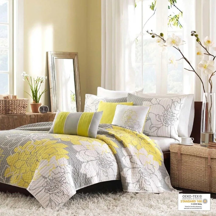 6 Piece Printed Quilt Set with Throw Pillows