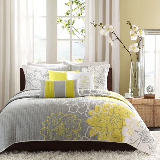 6 Piece Printed Quilt Set with Throw Pillows